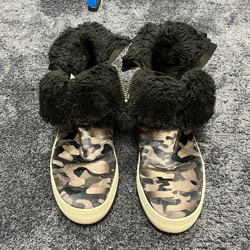 Navy Camo J Slide Fur Lines Ankle Booties size 8.5
